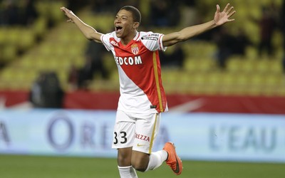 U体育热评-B席训练中加练射门